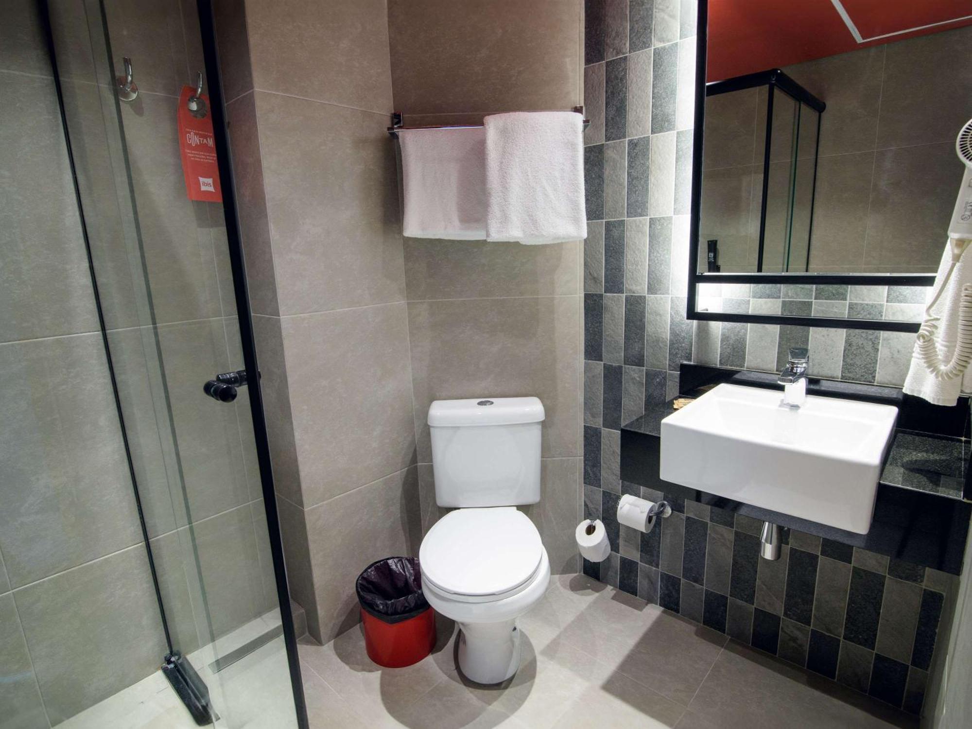 Hotel Ibis Curitiba Batel Esterno foto