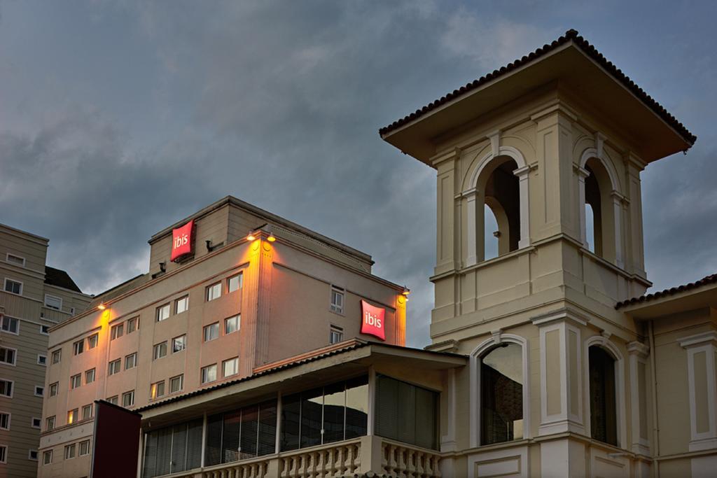 Hotel Ibis Curitiba Batel Esterno foto